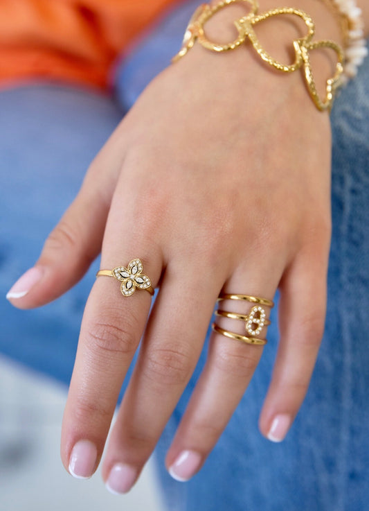 Clover ring