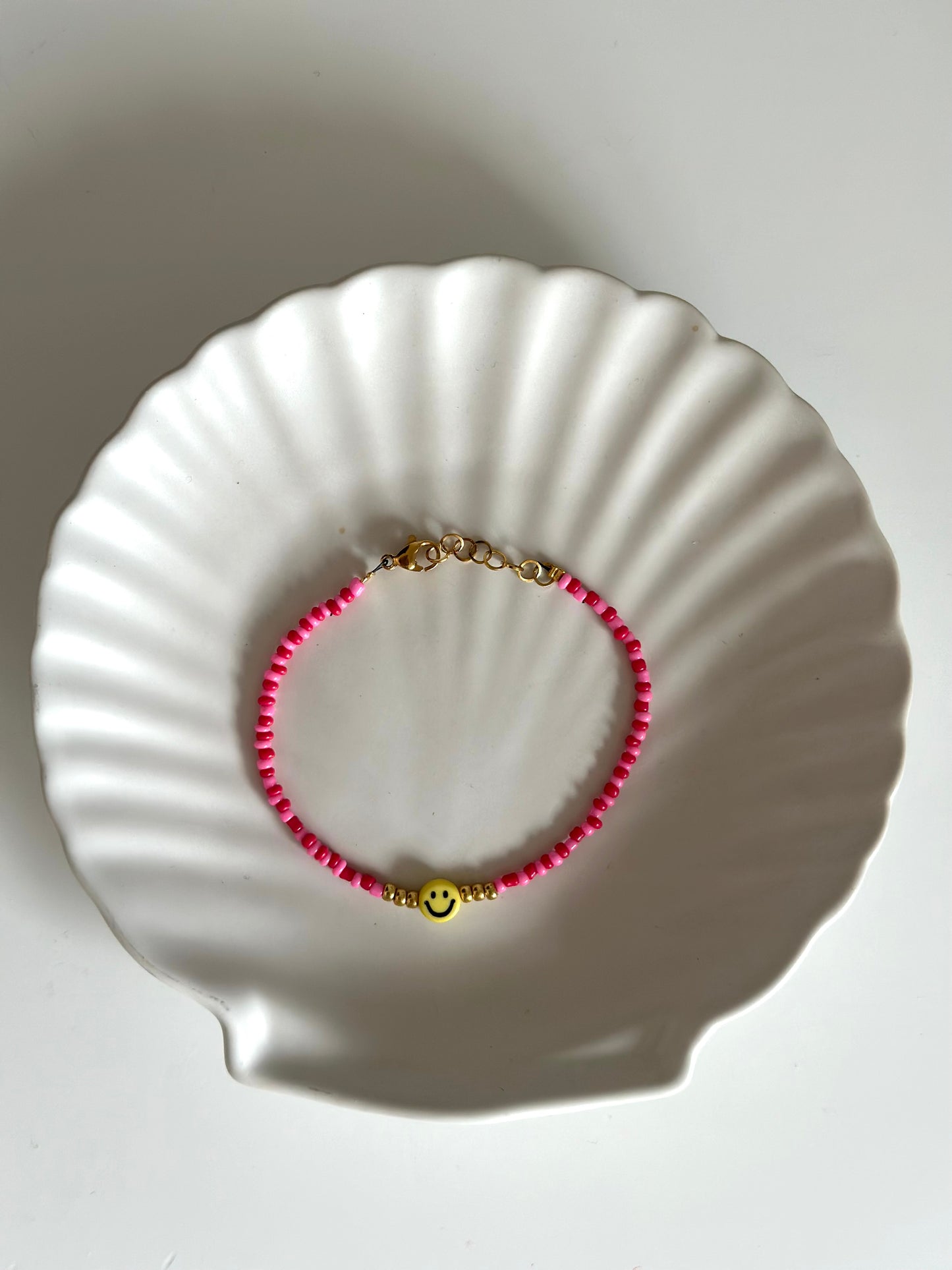 Handmade smiley armbandje