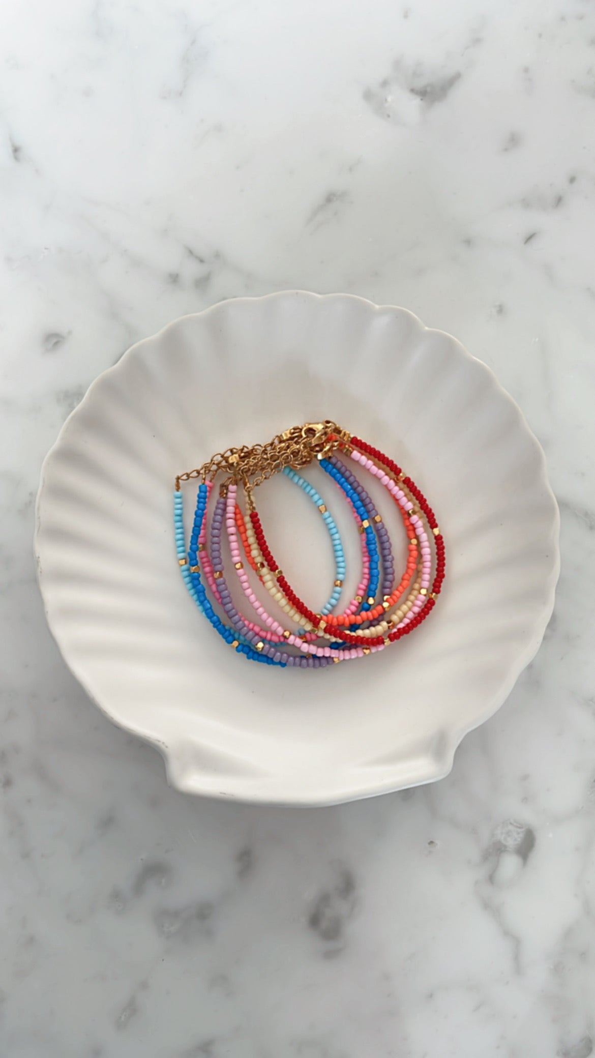 Handmade basic happy armbandje