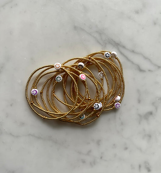Handmade gold smiley armbandje