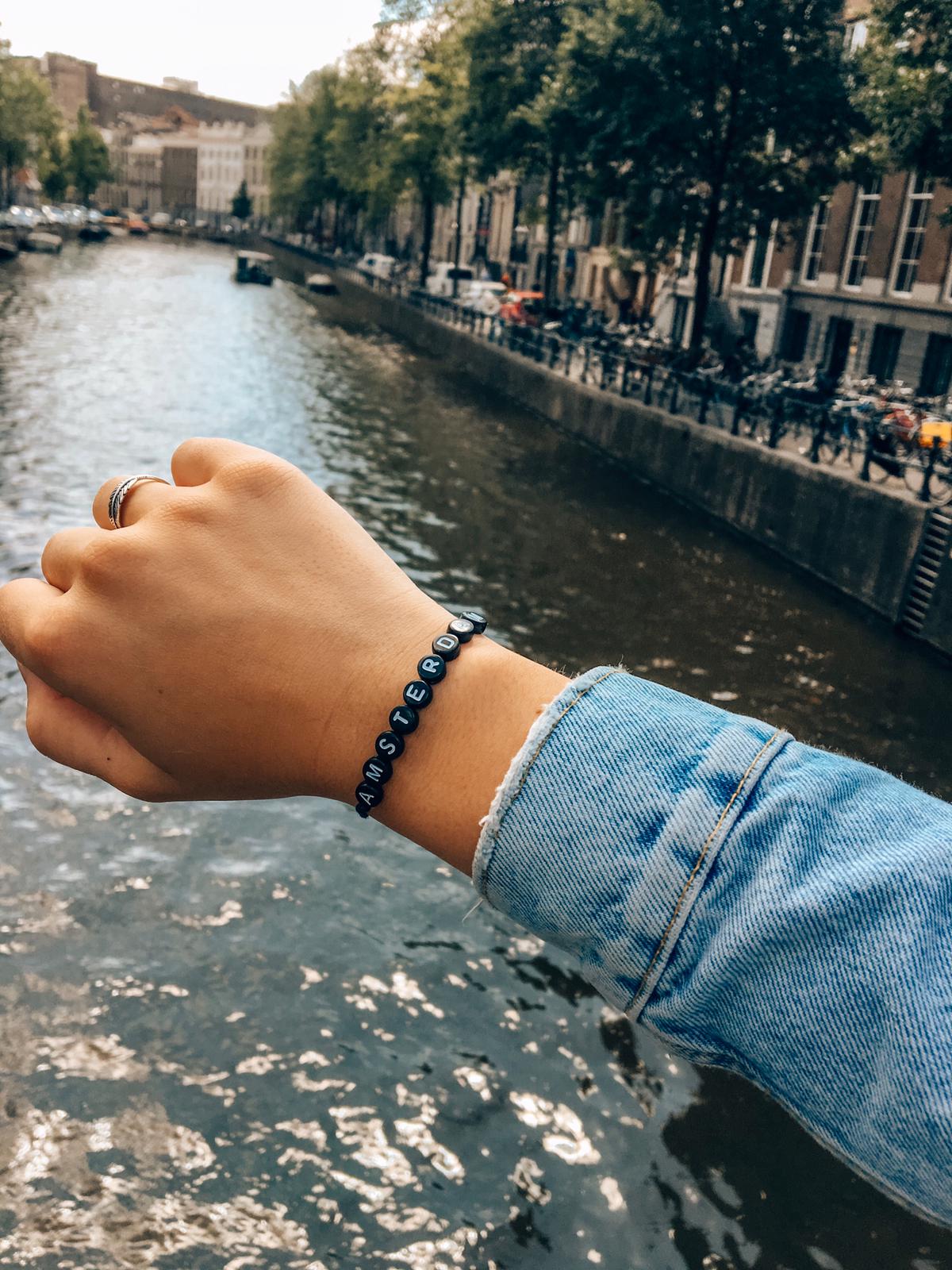 Handmade gepersonaliseerd zwart armbandje