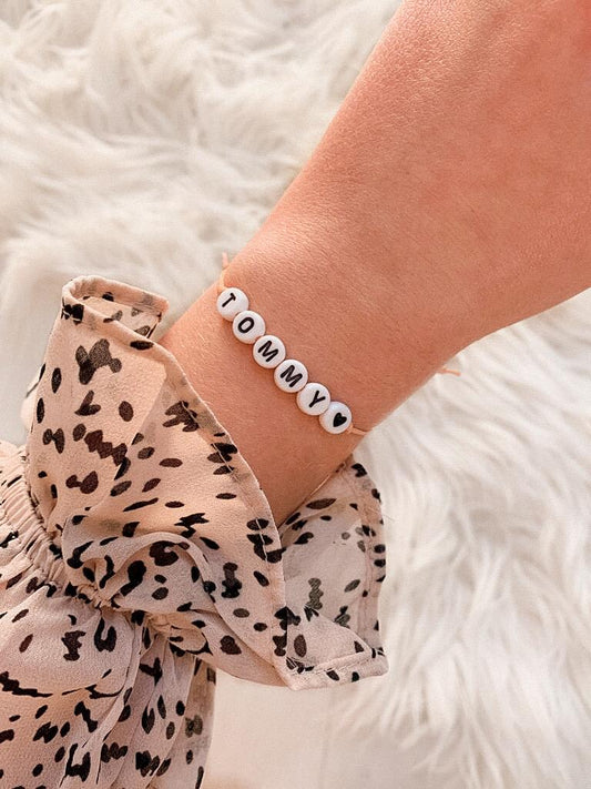 Handmade gepersonaliseerd wit armbandje