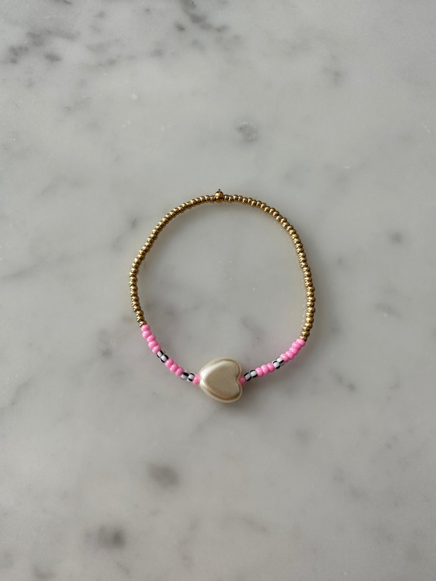 Handmade parel hartjes armbandje