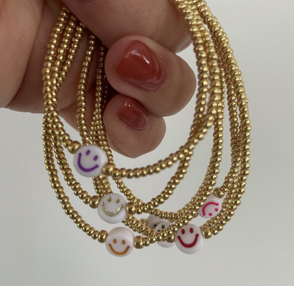 Handmade gold smiley armbandje