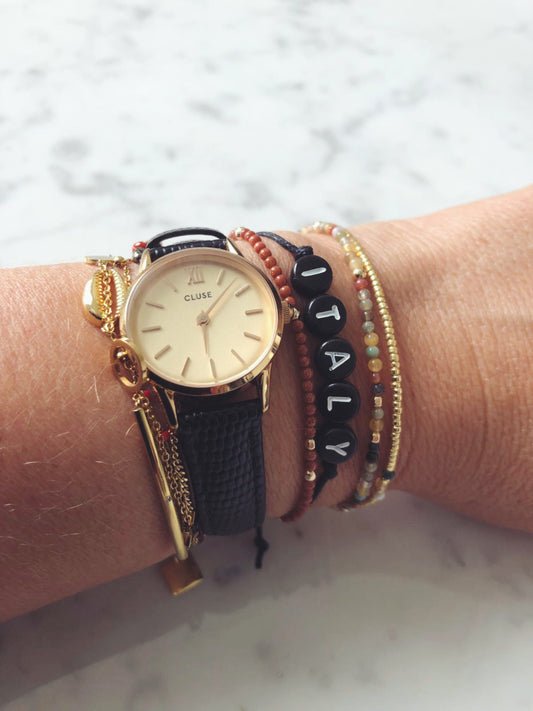 Handmade gepersonaliseerd zwart armbandje