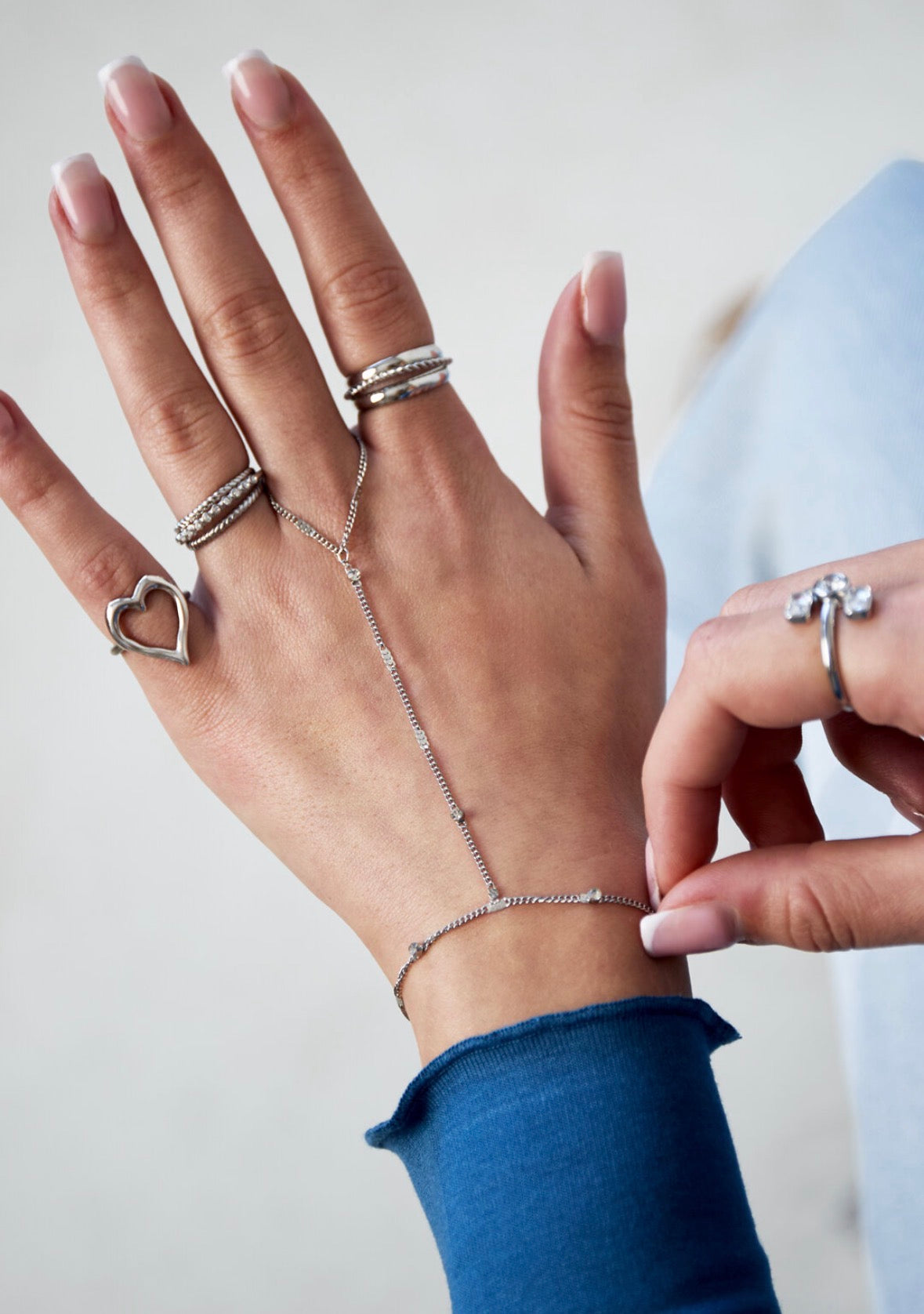 Lune hand chain