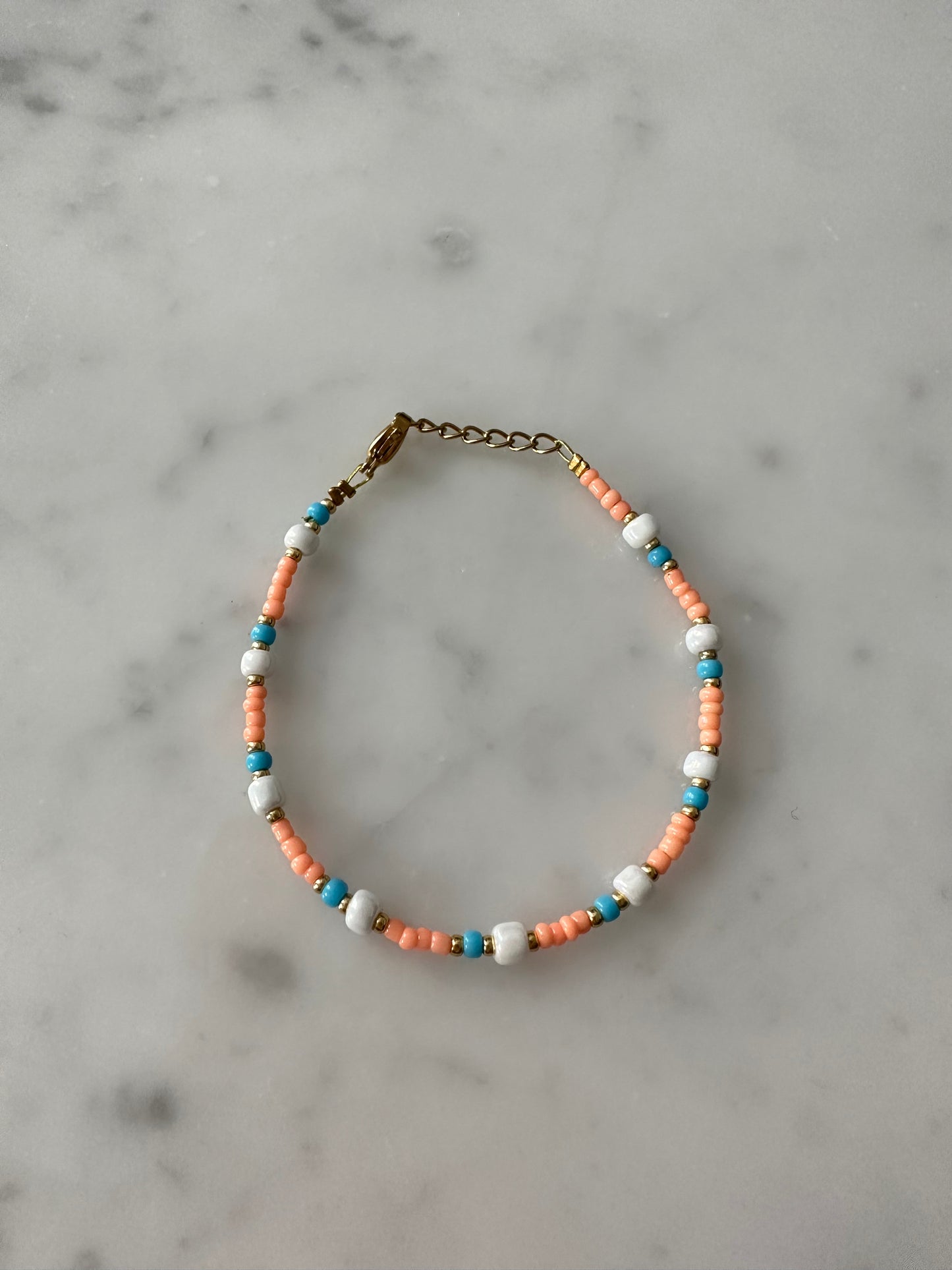 Handmade happy orange armbandje