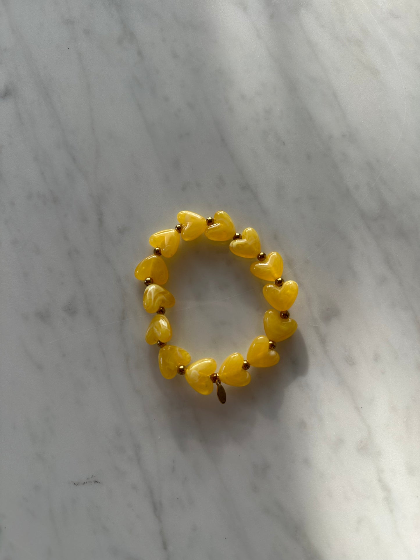 Hartjes armband geel