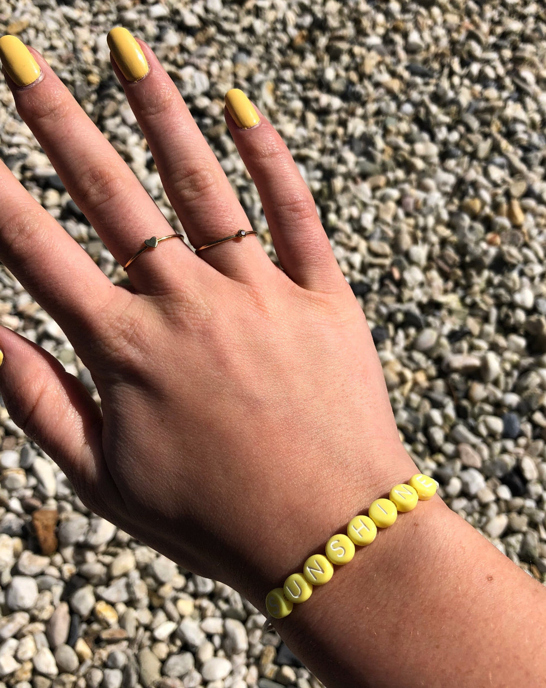 Handmade gepersonaliseerd geel armbandje